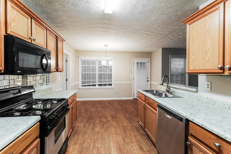 2,650/Mo, 1905 Elm Park Dr Hampton, GA 30228 Kitchen View