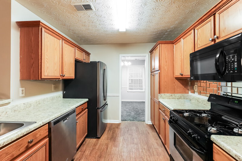 2,650/Mo, 1905 Elm Park Dr Hampton, GA 30228 Kitchen View 2