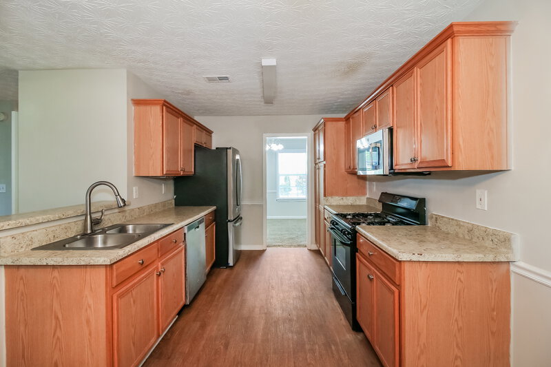 1,860/Mo, 1905 Elm Park Dr Hampton, GA 30228 Kitchen View