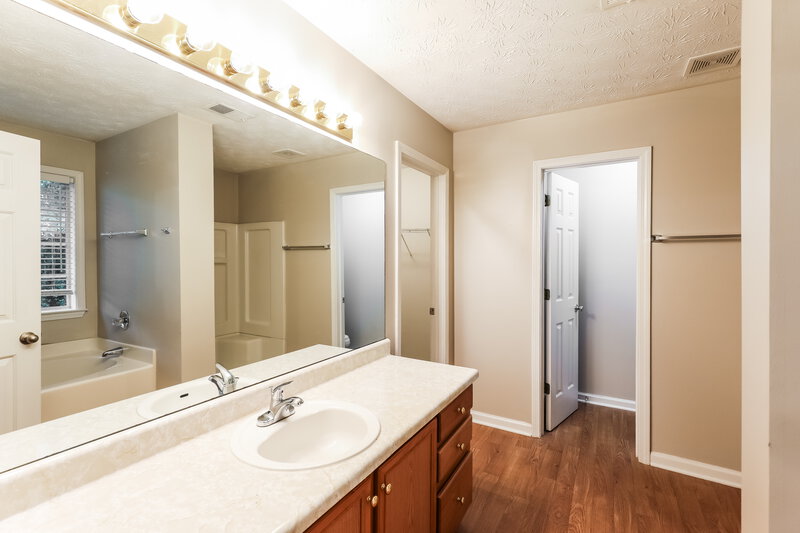 2,650/Mo, 1905 Elm Park Dr Hampton, GA 30228 Main Bathroom View