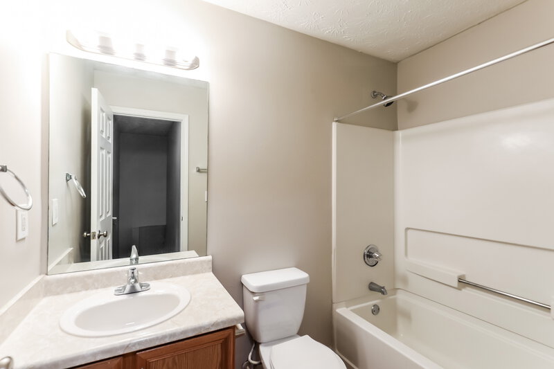 2,650/Mo, 1905 Elm Park Dr Hampton, GA 30228 Bathroom View