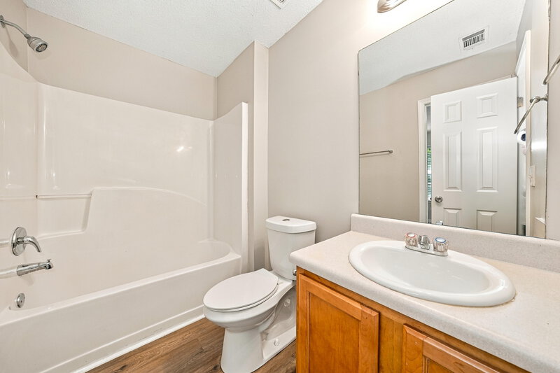 2,350/Mo, 896 Brisley Cir Hampton, GA 30228 Bathroom View