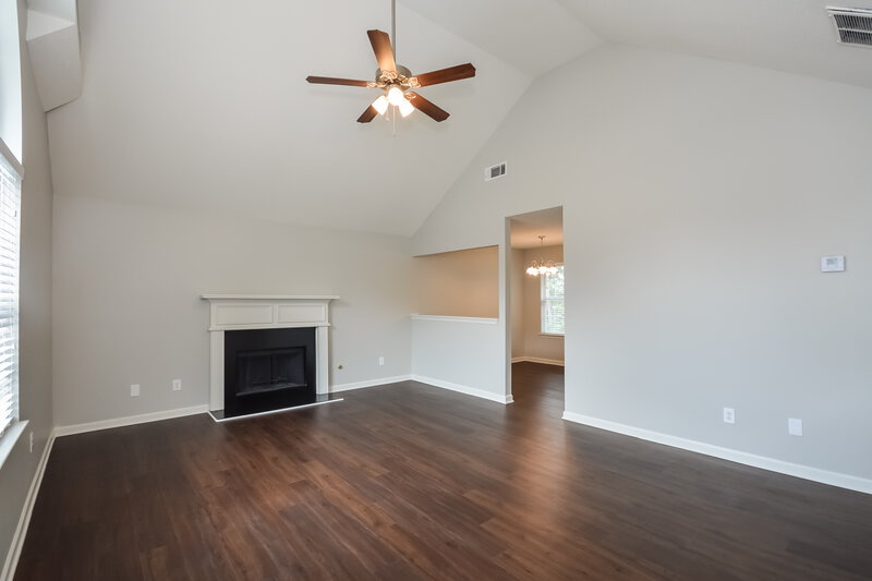 1,700/Mo, 2701 RAMBLING WAY Lithonia, GA 30058 Living Room View 3