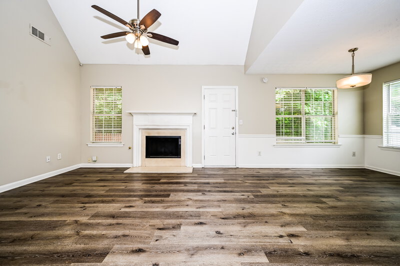 2,200/Mo, 394 Summer Hill Cir Stockbridge, GA 30281 Living Room View