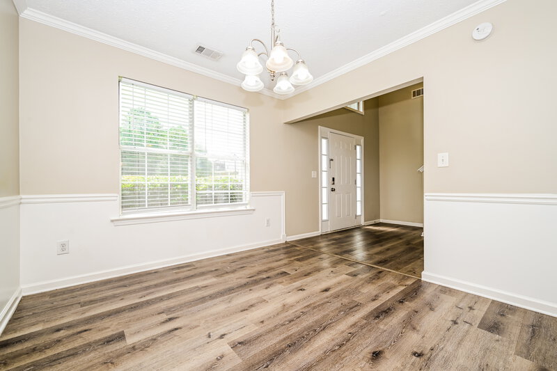 2,200/Mo, 394 Summer Hill Cir Stockbridge, GA 30281 Dining Room View