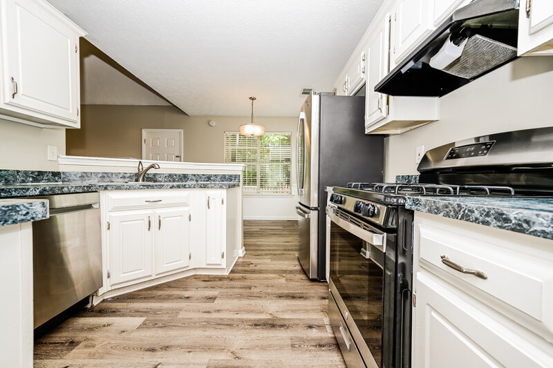 2,200/Mo, 394 Summer Hill Cir Stockbridge, GA 30281 Kitchen View