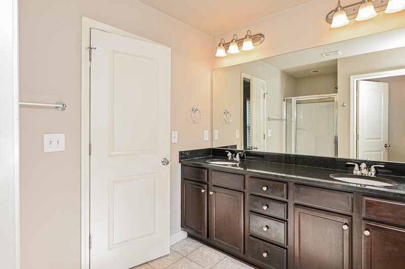 2,180/Mo, 233 Fern Walk Lawrenceville, GA 30045 Main Bathroom View