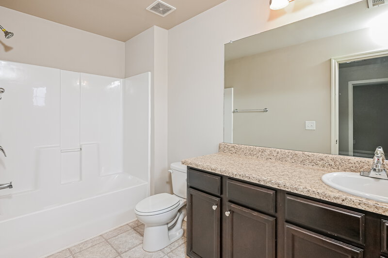 2,180/Mo, 233 Fern Walk Lawrenceville, GA 30045 Bathroom View