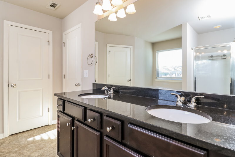 2,145/Mo, 63 Fern Walk Lawrenceville, GA 30045 Main Bathroom View