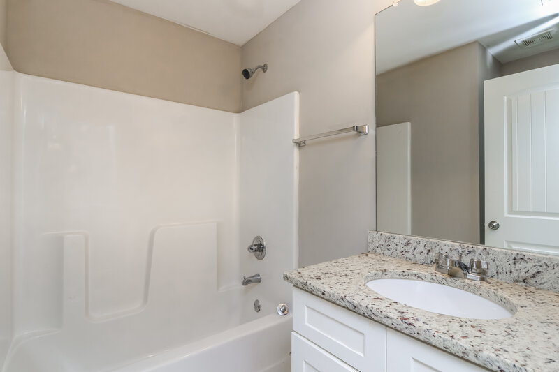 1,915/Mo, 634 Fieldcrest Drive Dallas, GA 30132 Bathroom View