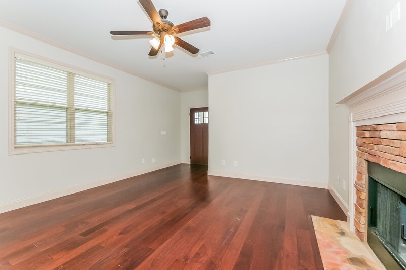 1,795/Mo, 12 E Newnan Rd Unit F Newnan, GA 30263 Living Room View 2