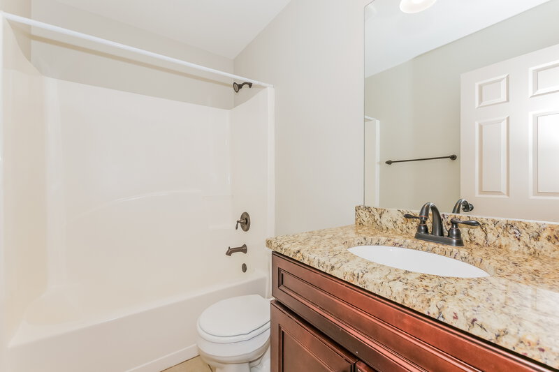 1,795/Mo, 12 E Newnan Rd Unit F Newnan, GA 30263 Bathroom View