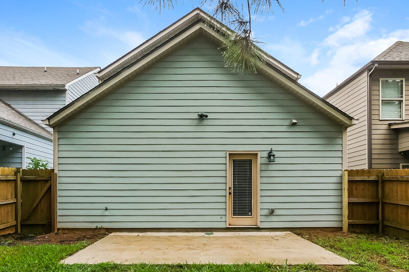 1,795/Mo, 12 E Newnan Rd Unit F Newnan, GA 30263 Rear View