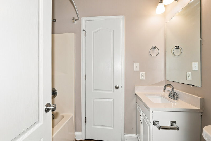 1,945/Mo, 120 Carver St Fayetteville, GA 30214 Bathroom View 2
