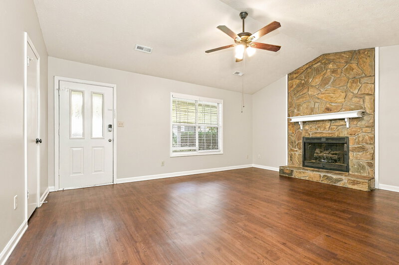 1,830/Mo, 470 Rosehill Dr McDonough, GA 30253 Living Room View