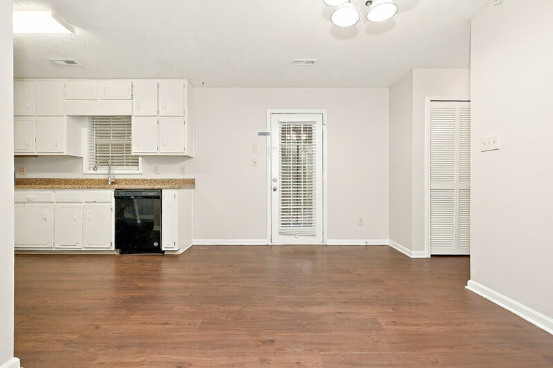 1,830/Mo, 470 Rosehill Dr McDonough, GA 30253 Dining Room View 2