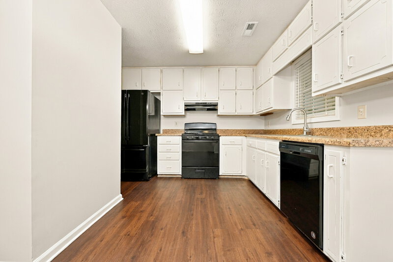 1,830/Mo, 470 Rosehill Dr McDonough, GA 30253 Kitchen View