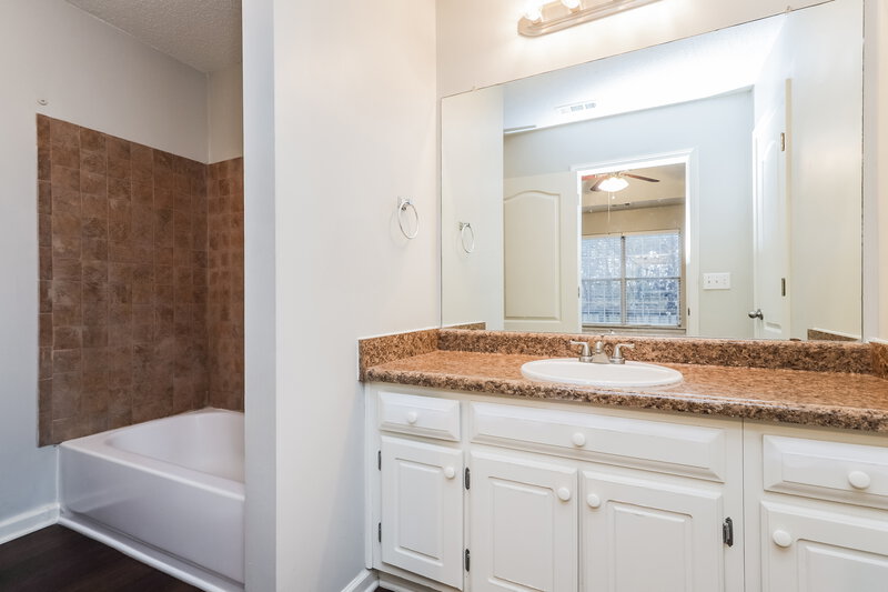 1,705/Mo, 114 Misty Ridge Trail Stockbridge, GA 30281 Main Bathroom View