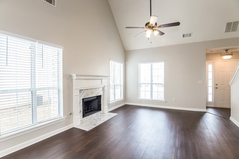 1,895/Mo, 440 Gresham Drive Stockbridge, GA 30281 Living Roomlarge View 3