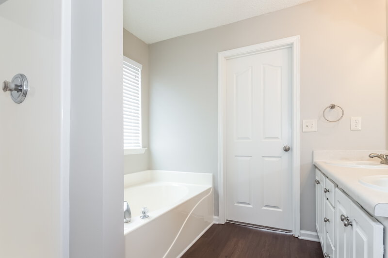 1,895/Mo, 440 Gresham Drive Stockbridge, GA 30281 Master Bathroomlarge View 2