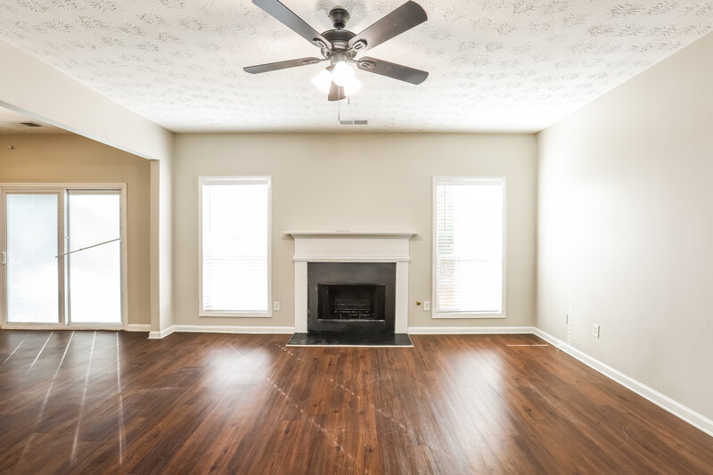 1,950/Mo, 229 Winthrop Ln McDonough, GA 30253 Living Room View 2