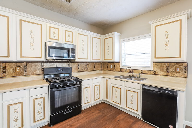 1,950/Mo, 229 Winthrop Ln McDonough, GA 30253 Kitchen View