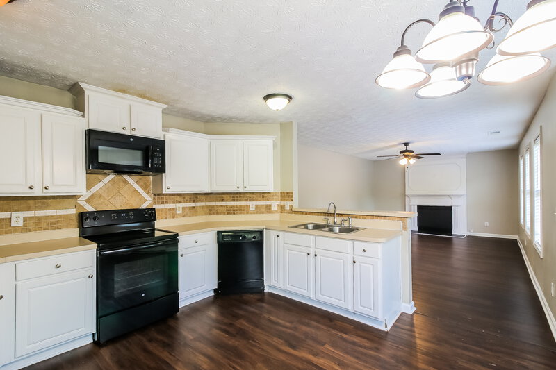 1,955/Mo, 1122 Cameron Rd McDonough, GA 30253 Kitchen View 2