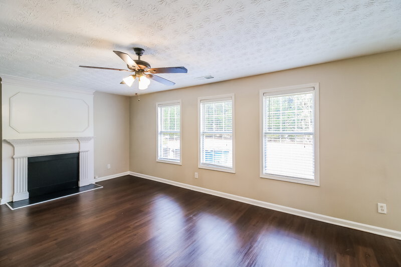 1,955/Mo, 1122 Cameron Rd McDonough, GA 30253 Family Room View