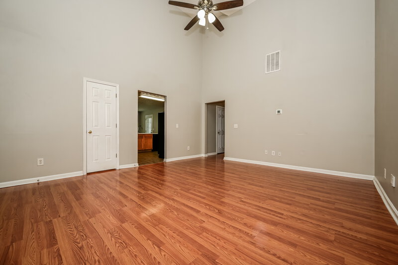 1,745/Mo, 10 Belmont Park Ln Newnan, GA 30263 Living Room View 2