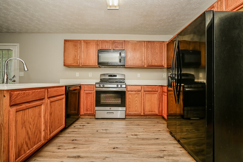 1,745/Mo, 10 Belmont Park Ln Newnan, GA 30263 Kitchen View