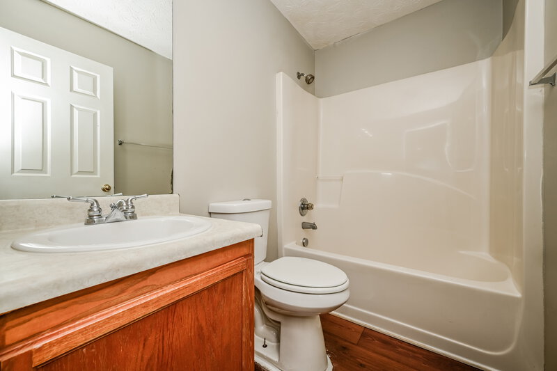 1,745/Mo, 10 Belmont Park Ln Newnan, GA 30263 Bathroom View
