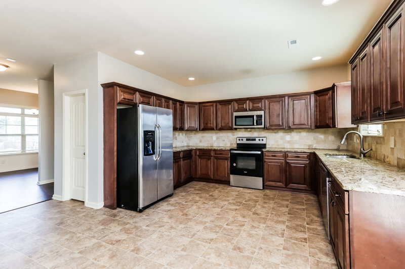 2,180/Mo, 3221 Puritan Way McDonough, GA 30252 Kitchen View 2