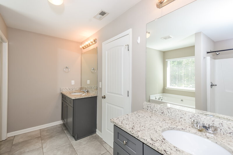 2,015/Mo, 103 Archer Court Cartersville, GA 30120 Main Bathroom View