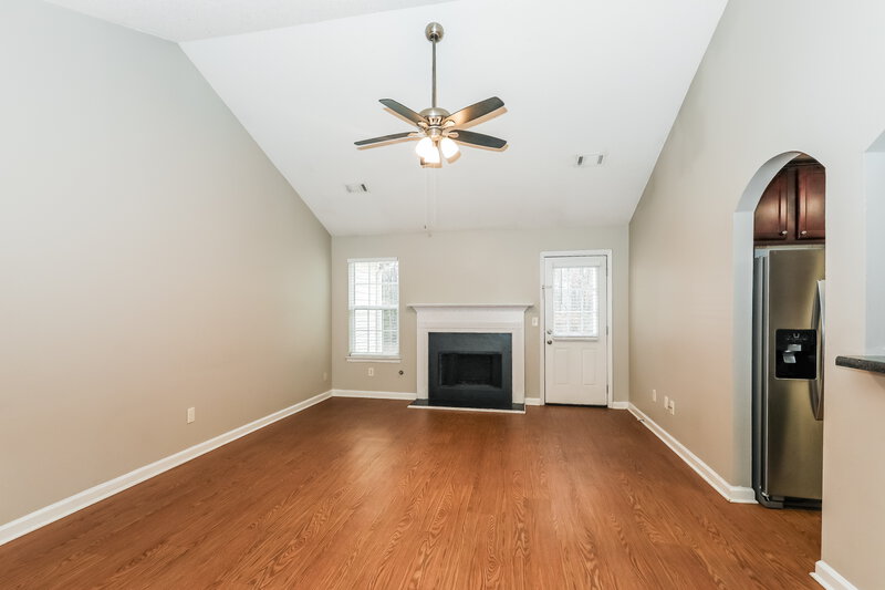1,790/Mo, 656 Penstock Path Hampton, GA 30228 Living Room View