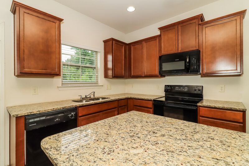 1,920/Mo, 17 Jackson Row NW Cartersville, GA 30121 Kitchen View 3