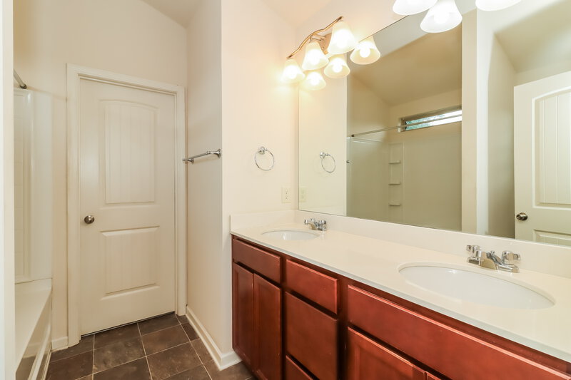 1,920/Mo, 17 Jackson Row NW Cartersville, GA 30121 Main Bathroom View