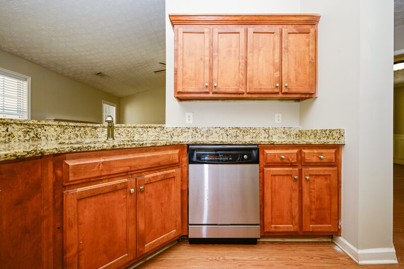 1,950/Mo, 125 Cheyenne Dr Covington, GA 30016 Kitchen View 2