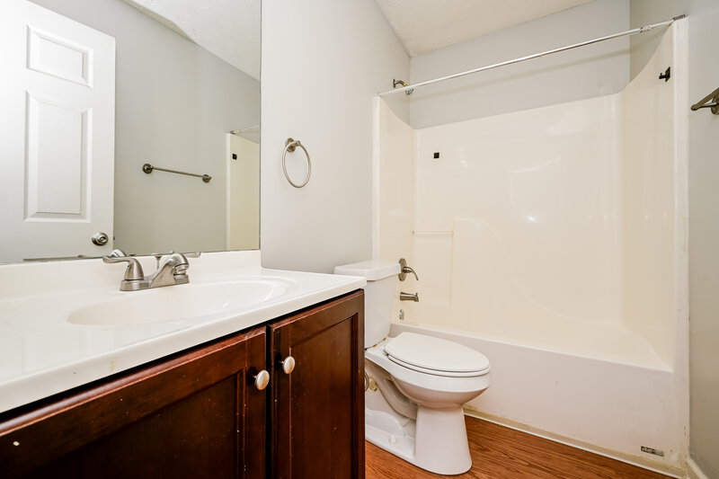 1,950/Mo, 125 Cheyenne Dr Covington, GA 30016 Bathroom View
