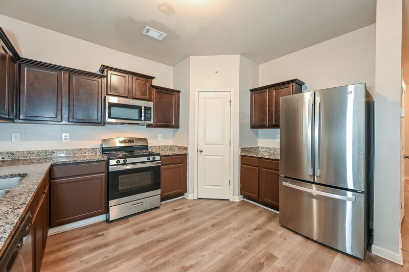 2,165/Mo, 3103 Avondale Drive SE Conyers, GA 30013 Kitchen View 2