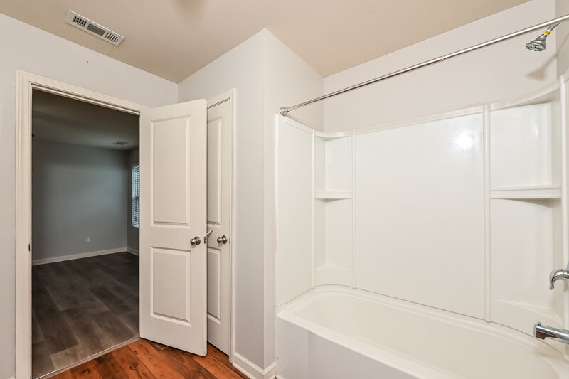 2,165/Mo, 3103 Avondale Drive SE Conyers, GA 30013 Main Bathroom View 2