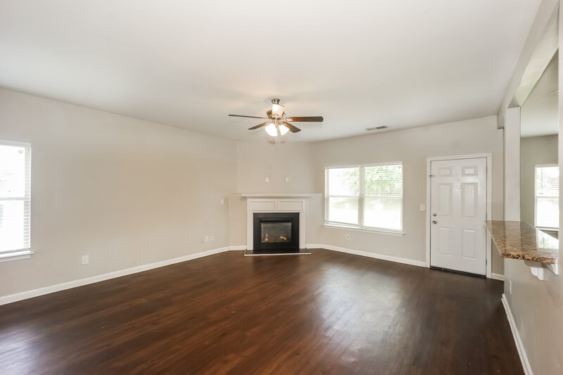 2,290/Mo, 3183 Fonseca Pass Atlanta, GA 30349 Living Room View 2