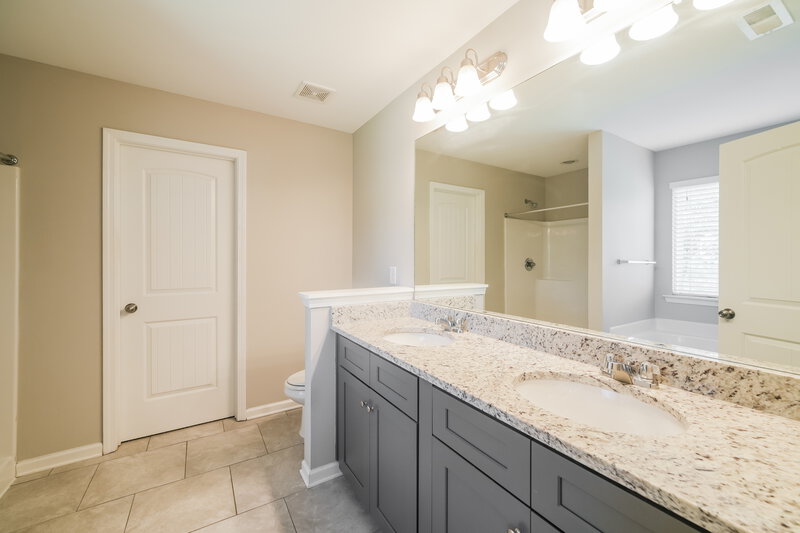 1,985/Mo, 643 Fieldcrest Drive Dallas, GA 30132 Main Bathroom View