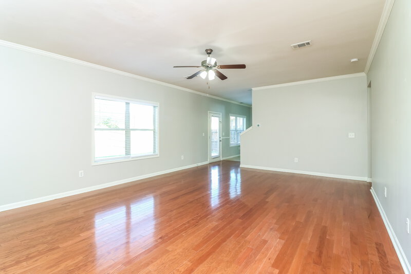 1,950/Mo, 13 Rosen St NW Cartersville, GA 30120 Living Room View
