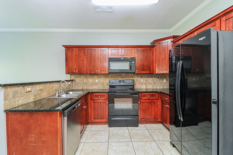 1,950/Mo, 13 Rosen St NW Cartersville, GA 30120 Kitchen View