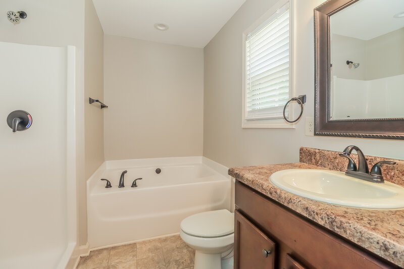 3,140/Mo, 223 Comet Court Dallas, GA 30157 Main Bathroom View