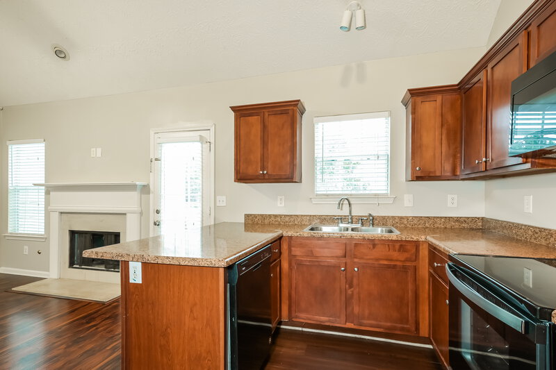 1,950/Mo, 1161 Saint Phillips Court Locust Grove, GA 30248 Kitchen View 2