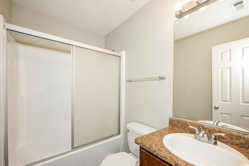 1,950/Mo, 1161 Saint Phillips Court Locust Grove, GA 30248 Bathroom View
