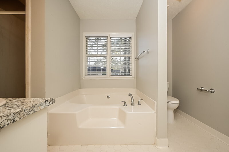 2,790/Mo, 145 Valley Brook Trl Jonesboro, GA 30238 Main Bathroom View
