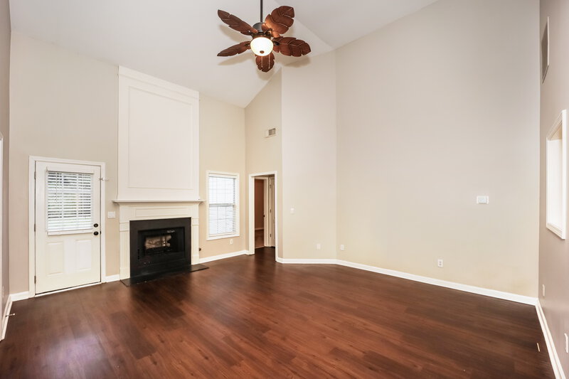 1,700/Mo, 1820 Towne Park Drive McDonough, GA 30252 Living Room View