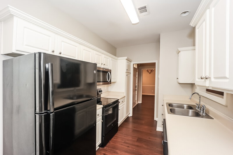 1,700/Mo, 1820 Towne Park Drive McDonough, GA 30252 Kitchen View